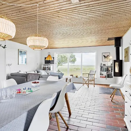 Gorgeous In With Kitchen Holiday home *