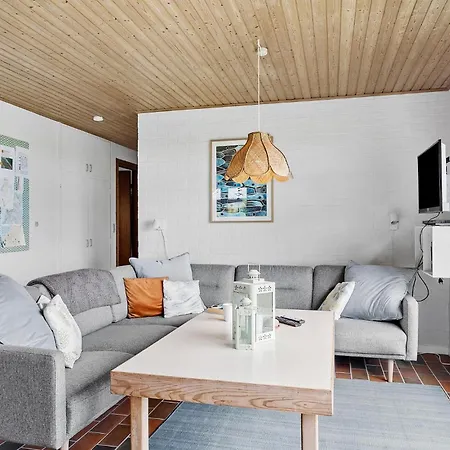 Gorgeous In With Kitchen Holiday home